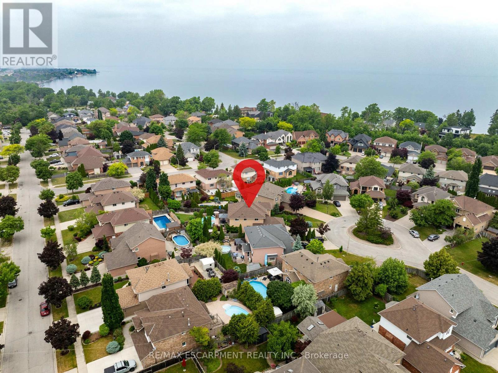 Photo 46 of 9 Sugarberry Court, Hamilton ON