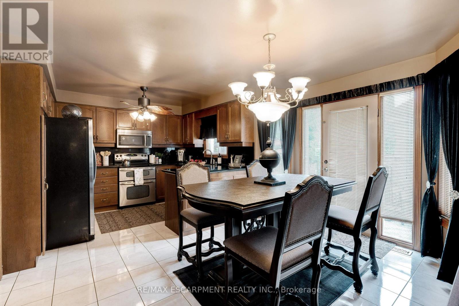 Photo 8 of 9 Sugarberry Court, Hamilton ON