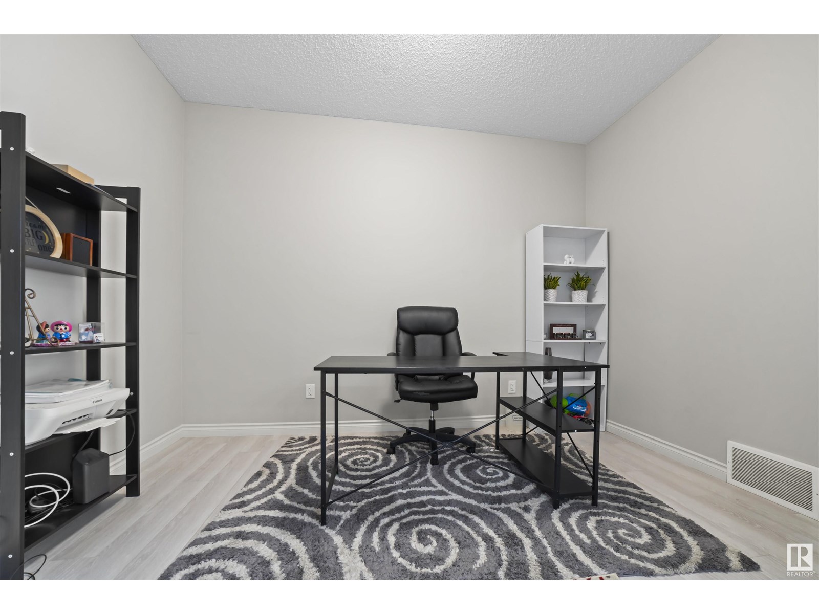 Photo 10 of 3743 Cherry Lo Sw, Edmonton AB