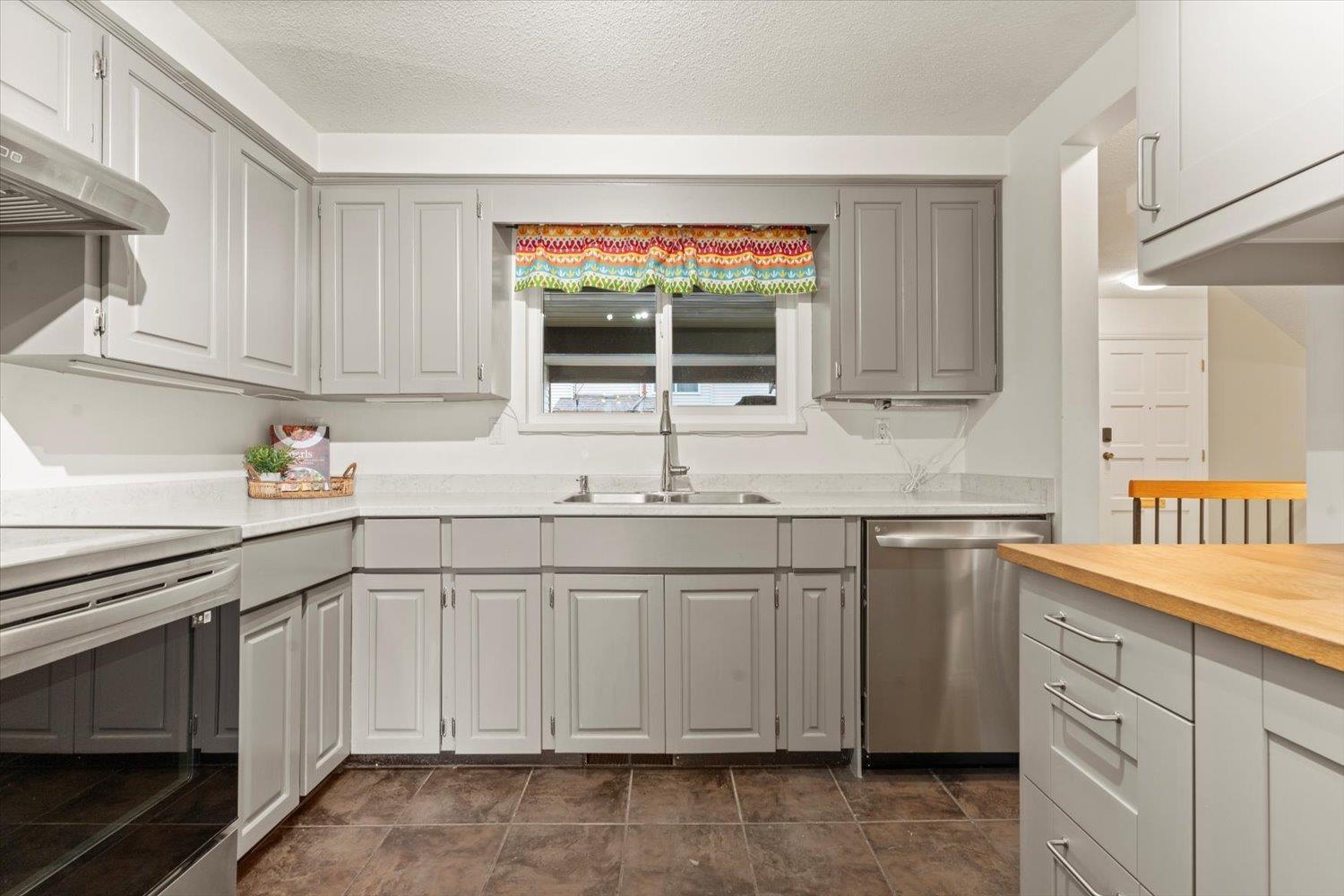 2 33951 MARSHALL ROAD, Abbotsford