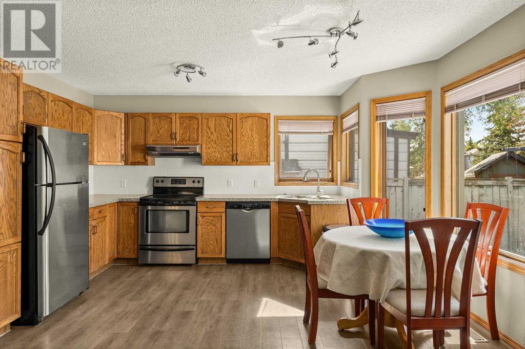 Single Family House for Sale in  Sandringham Way NW Sandstone Valley Calgary 