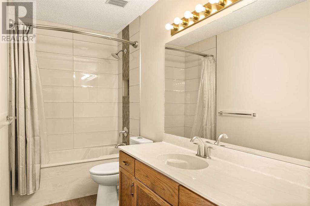 Single Family House for Sale in  Sandringham Way NW Sandstone Valley Calgary 