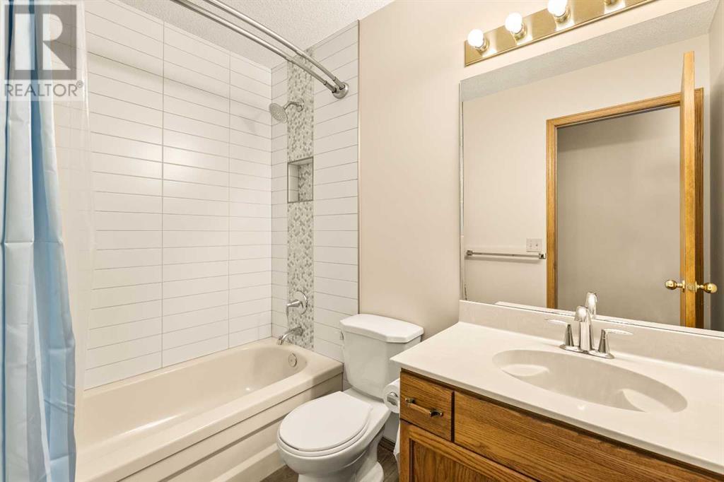 Single Family House for Sale in  Sandringham Way NW Sandstone Valley Calgary 