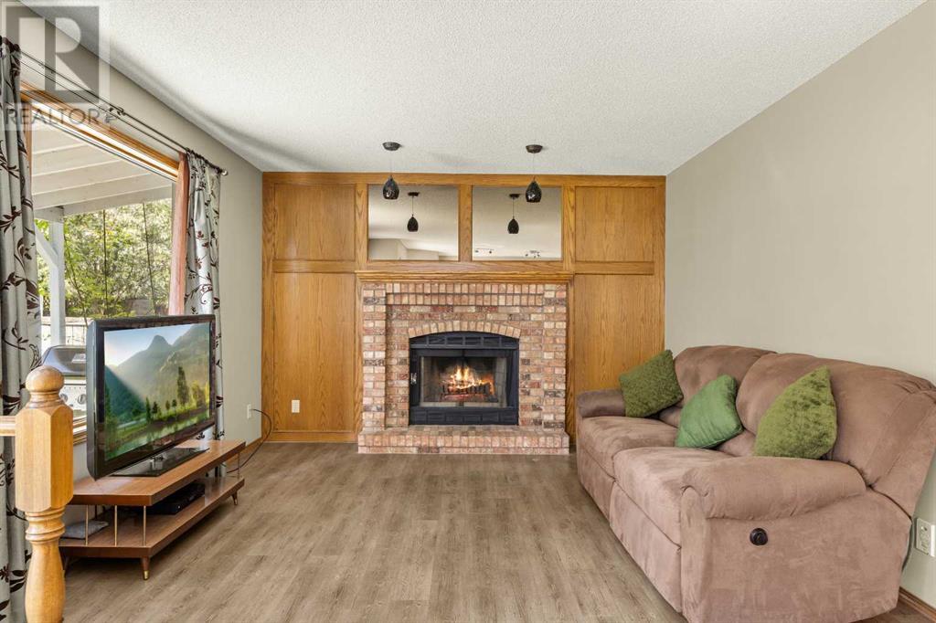 Single Family House for Sale in  Sandringham Way NW Sandstone Valley Calgary 