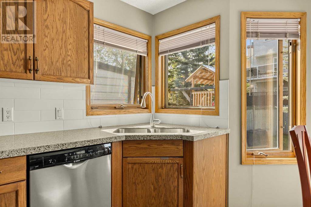 Single Family House for Sale in  Sandringham Way NW Sandstone Valley Calgary 