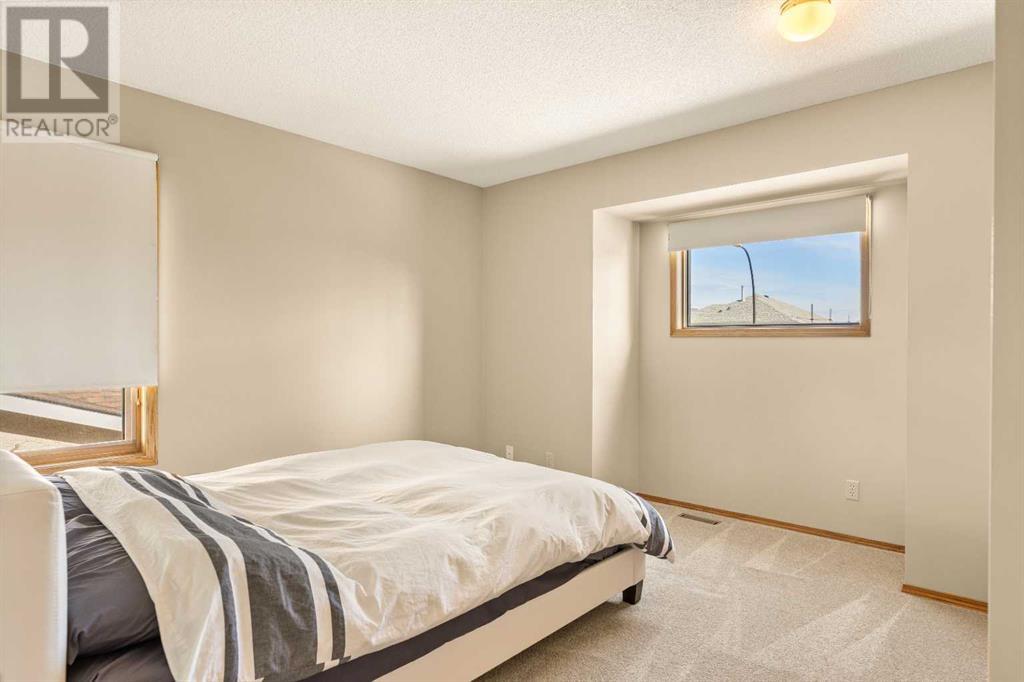 Single Family House for Sale in  Sandringham Way NW Sandstone Valley Calgary 
