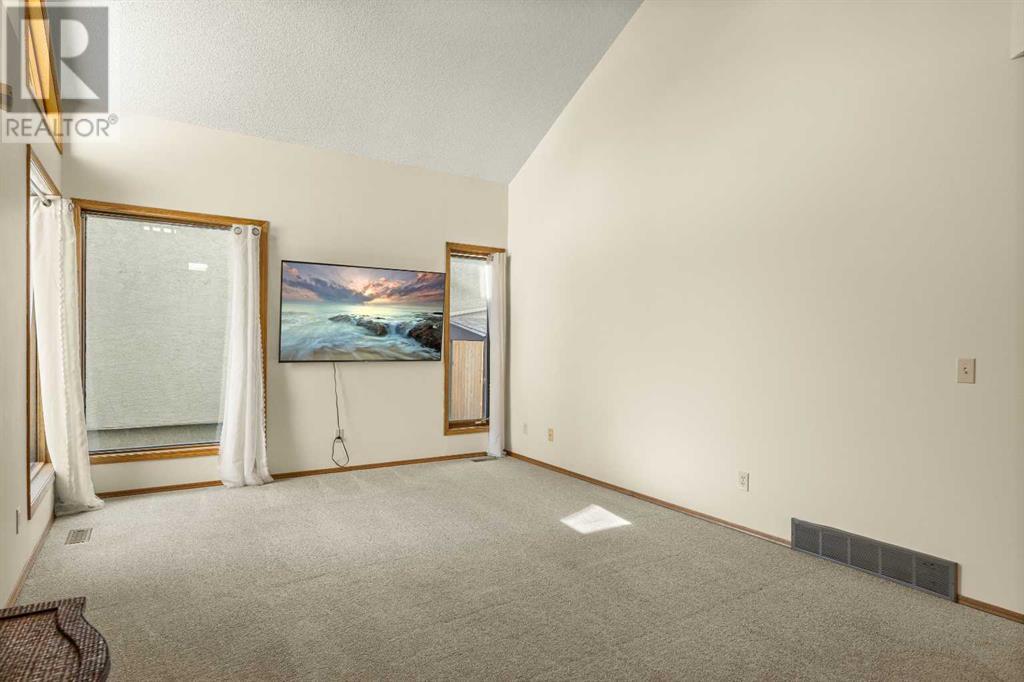 Single Family House for Sale in  Sandringham Way NW Sandstone Valley Calgary 