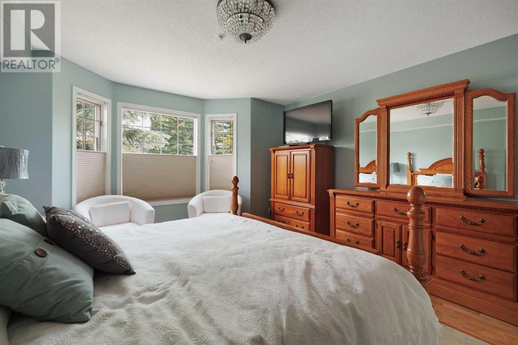 Single Family House for Sale in   Sierra Morena Boulevard SW Signal Hill Calgary 
