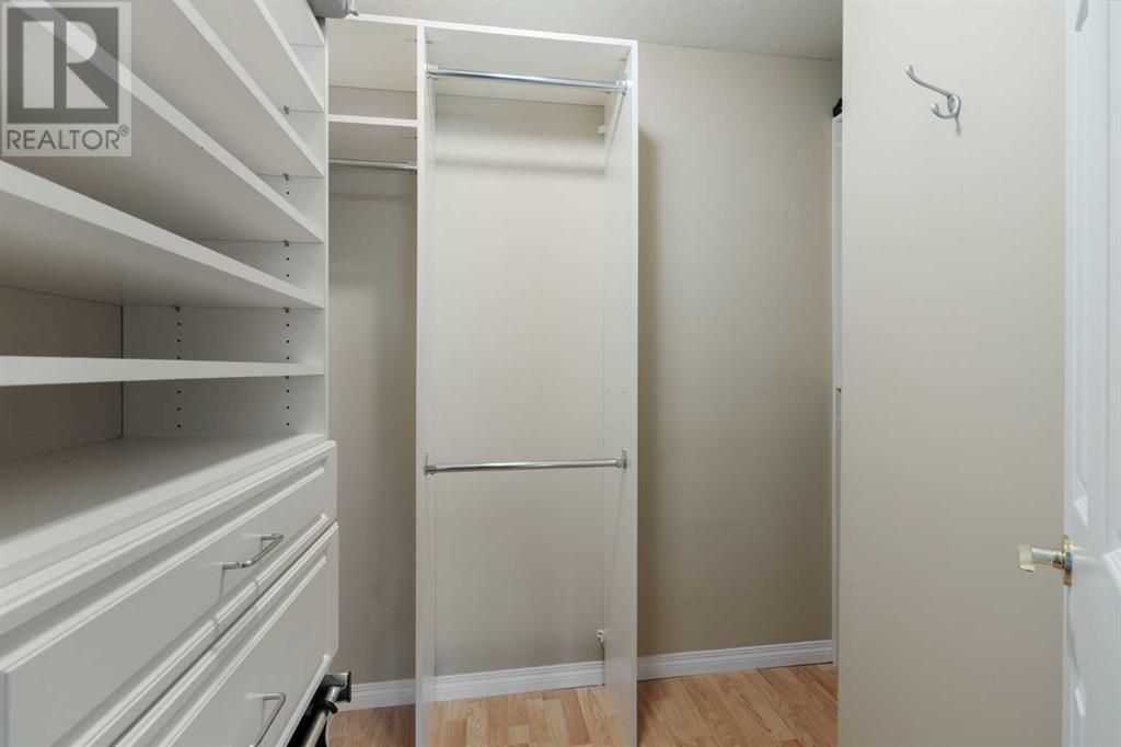 Single Family House for Sale in   Sierra Morena Boulevard SW Signal Hill Calgary 