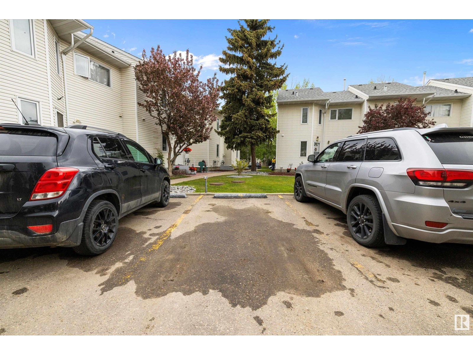 Photo 8 of 17445 92 Av Nw, Edmonton AB