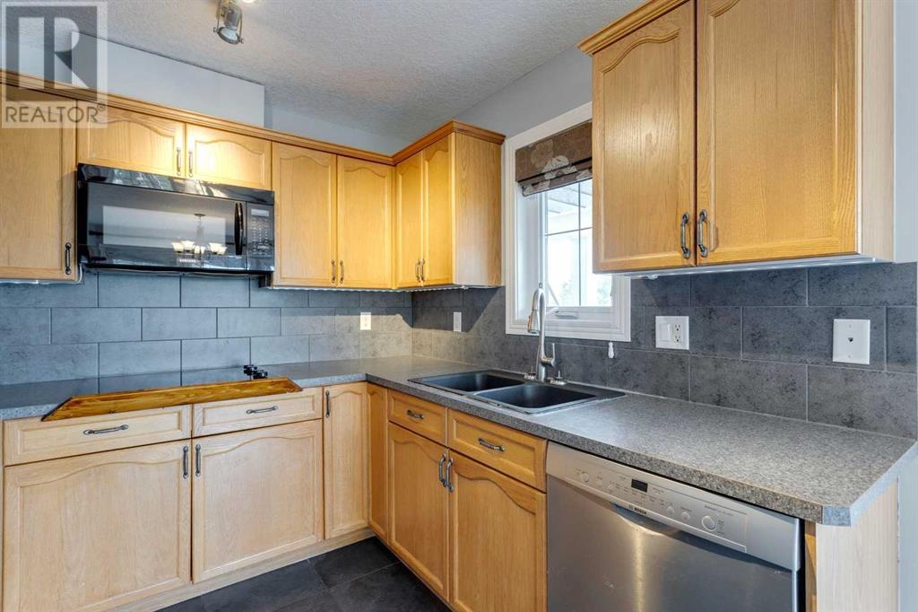 Single Family House 4 Level for Sale in  Royal Oak Lane NW Royal Oak Calgary 