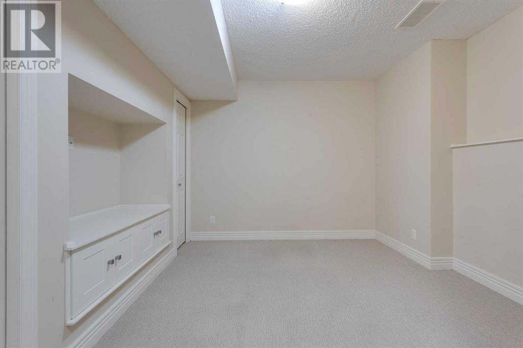 Single Family House 4 Level for Sale in  Royal Oak Lane NW Royal Oak Calgary 