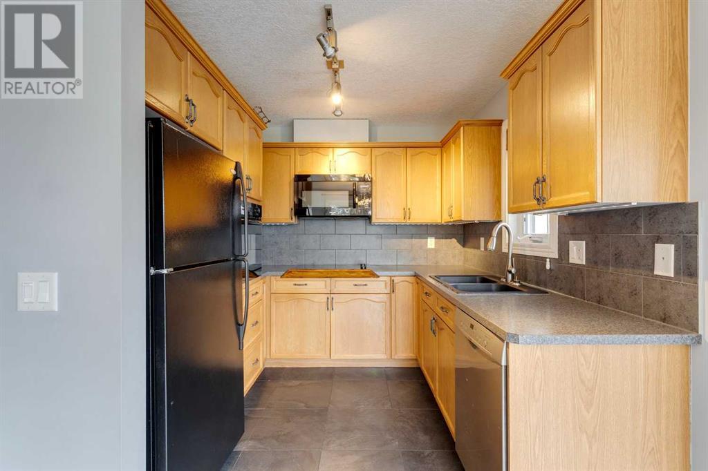 Single Family House 4 Level for Sale in  Royal Oak Lane NW Royal Oak Calgary 