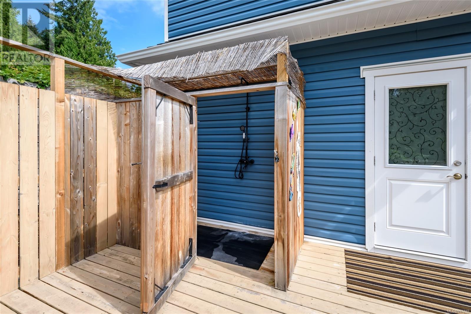 Photo 10 of 7863 Tozer Rd, Fanny Bay BC