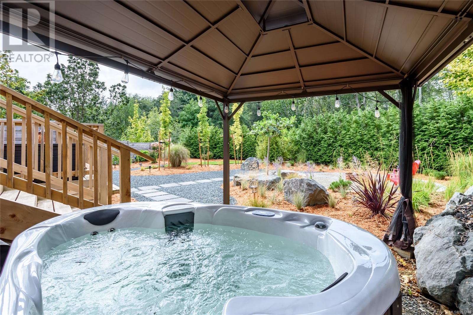 Photo 9 of 7863 Tozer Rd, Fanny Bay BC