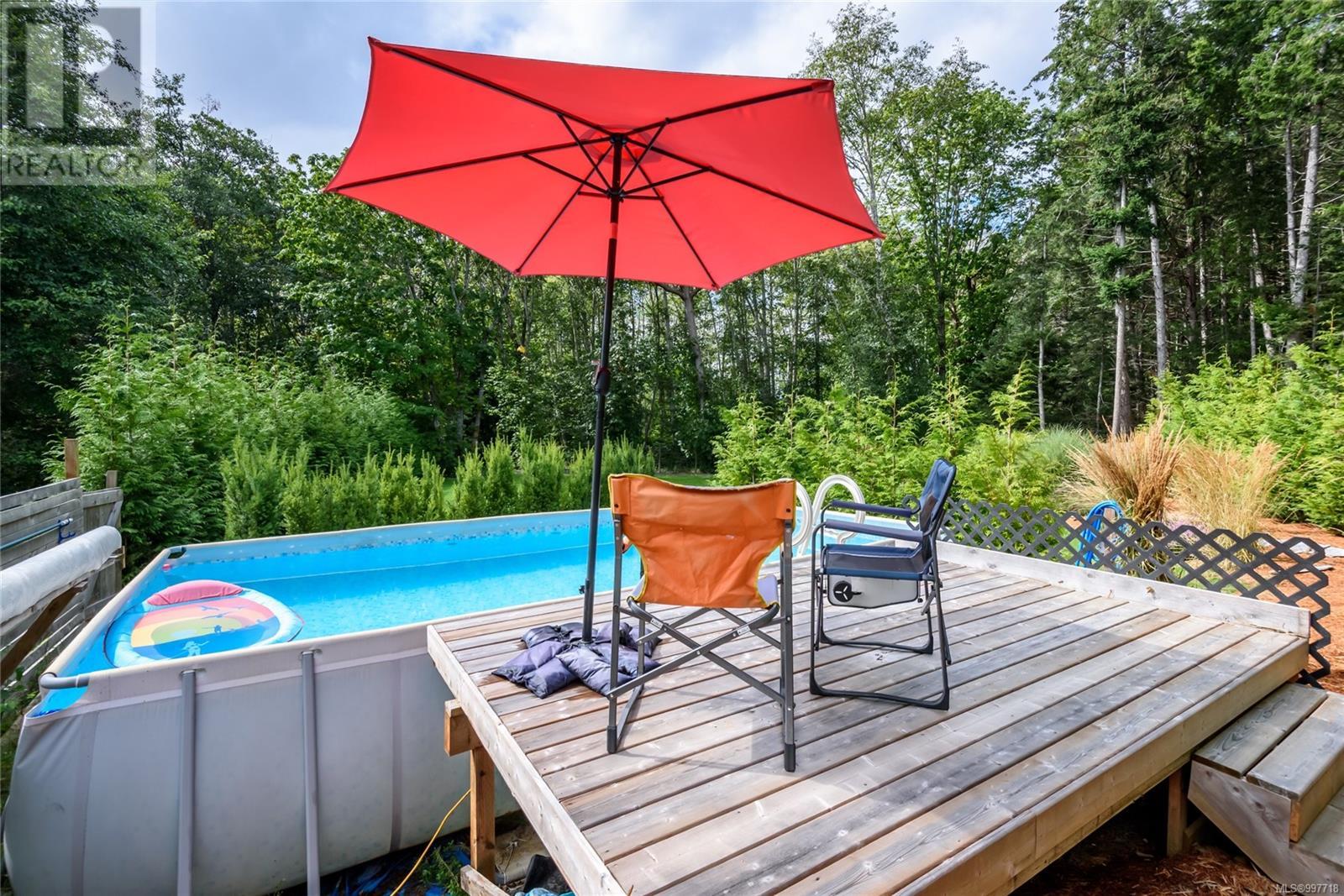 Photo 5 of 7863 Tozer Rd, Fanny Bay BC