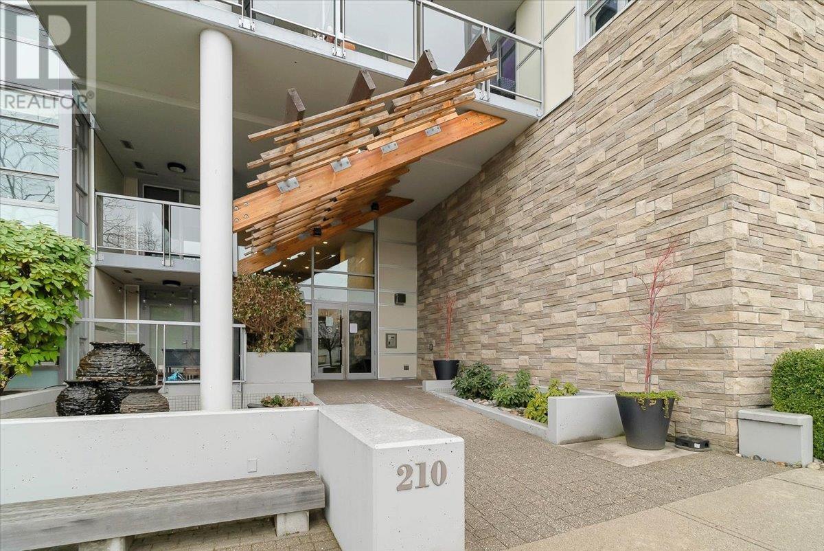 Photo 4 of 103 210 W 13 Th Street, North Vancouver BC