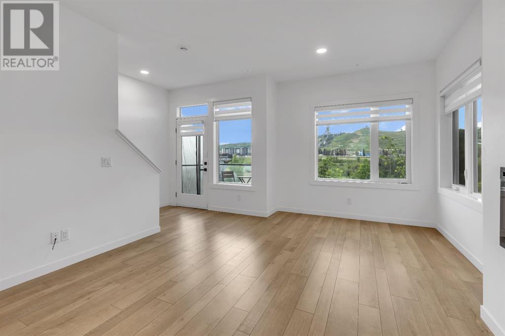 Single Family House for Sale in  Greenbriar Place NW Greenwood/Greenbriar Calgary 