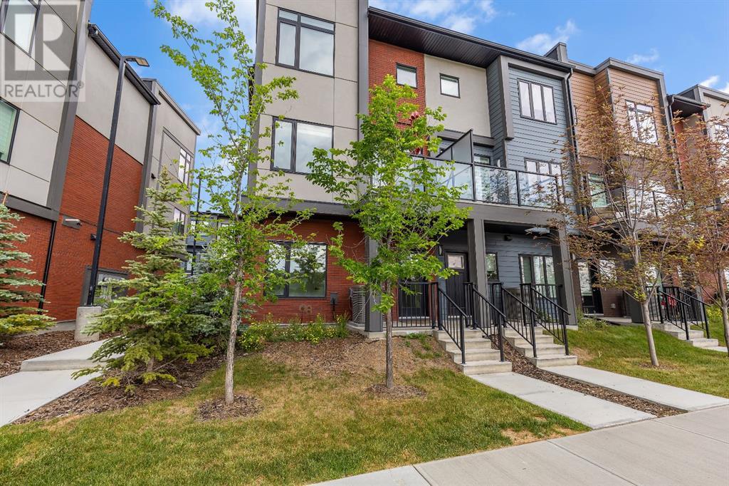 Single Family House for Sale in  Greenbriar Place NW Greenwood/Greenbriar Calgary 