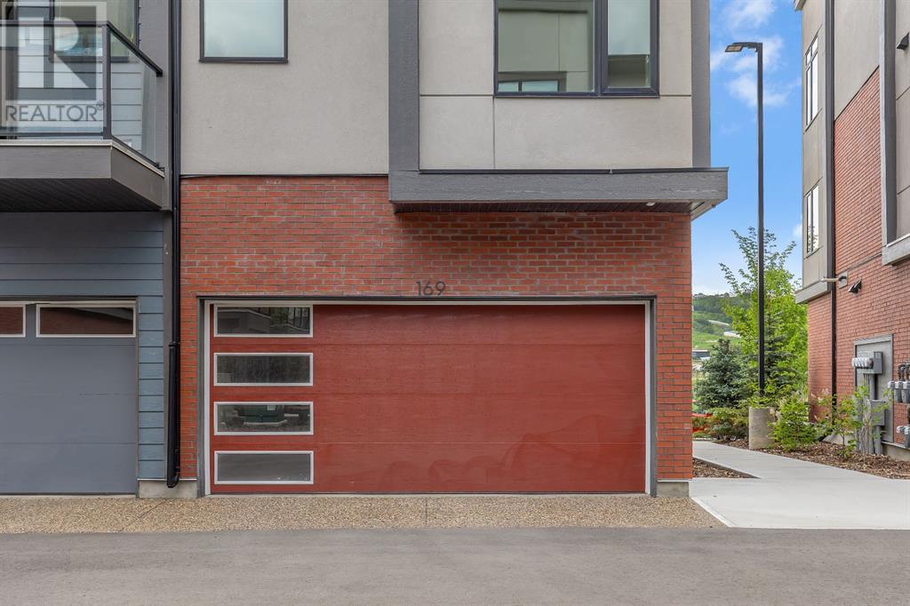 Single Family House for Sale in  Greenbriar Place NW Greenwood/Greenbriar Calgary 