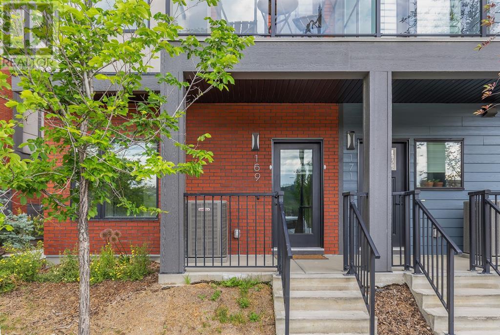 Single Family House for Sale in  Greenbriar Place NW Greenwood/Greenbriar Calgary 