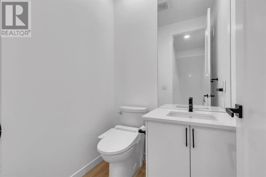 Single Family House for Sale in  Greenbriar Place NW Greenwood/Greenbriar Calgary 