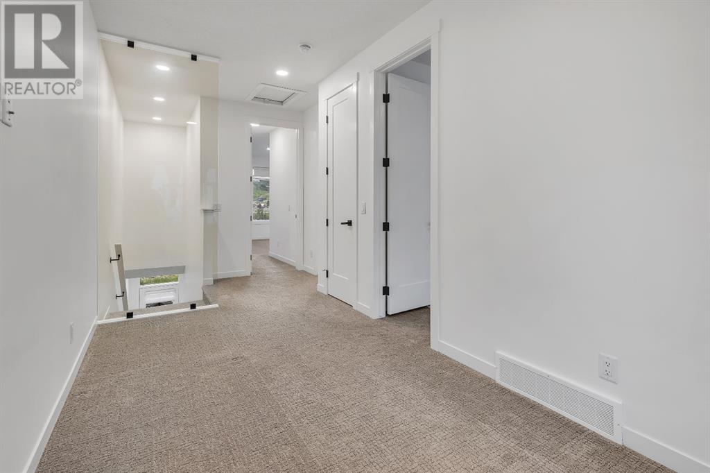 Single Family House for Sale in  Greenbriar Place NW Greenwood/Greenbriar Calgary 
