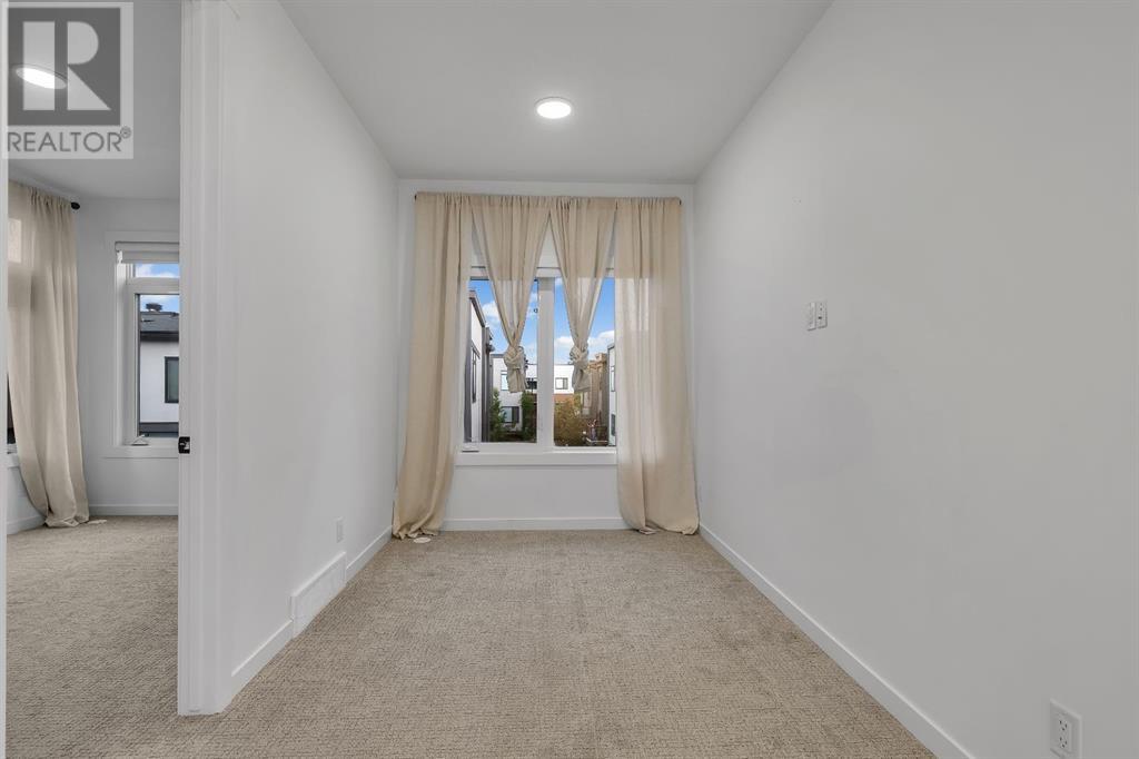 Single Family House for Sale in  Greenbriar Place NW Greenwood/Greenbriar Calgary 