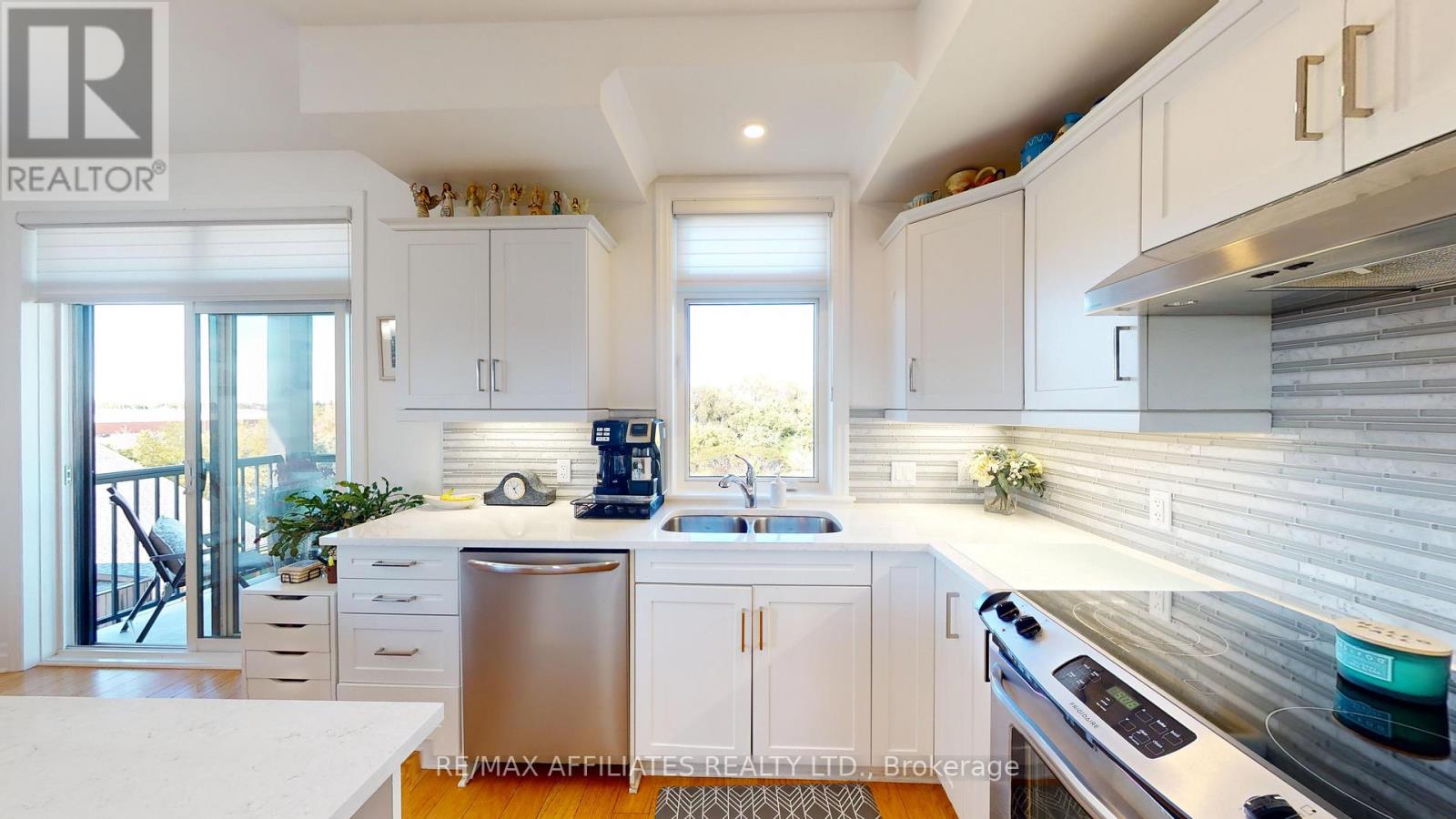 Photo 13 of 302 1109 Millwood Avenue, Brockville ON