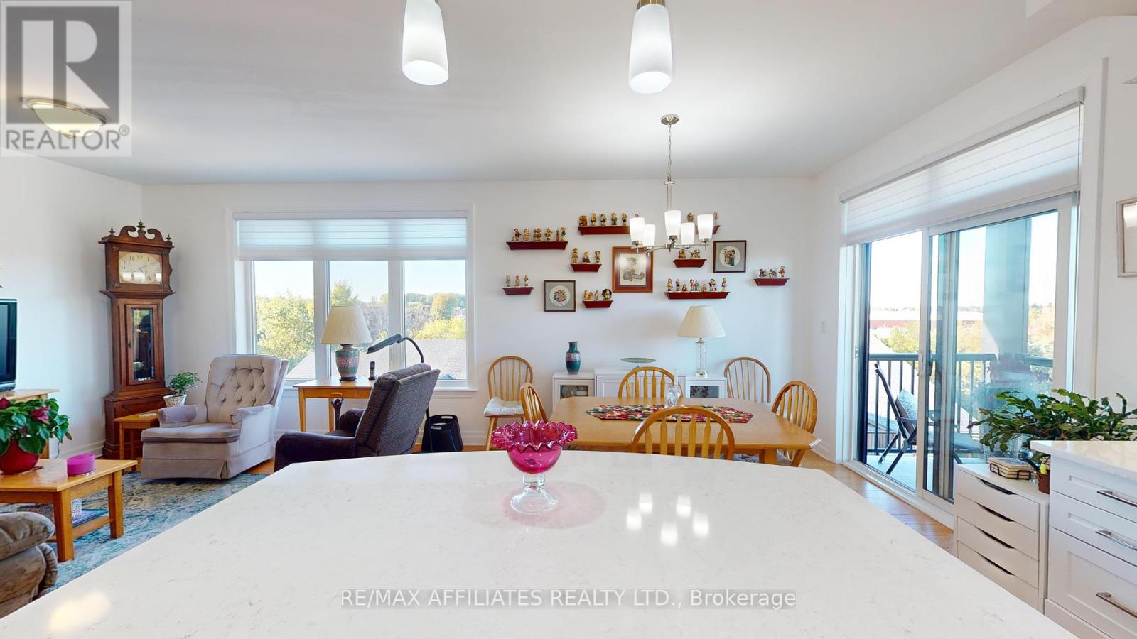 Photo 11 of 302 1109 Millwood Avenue, Brockville ON