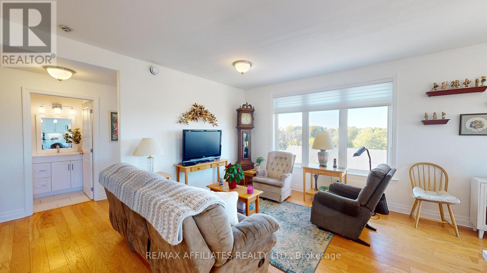 Photo 17 of 302 1109 Millwood Avenue, Brockville ON