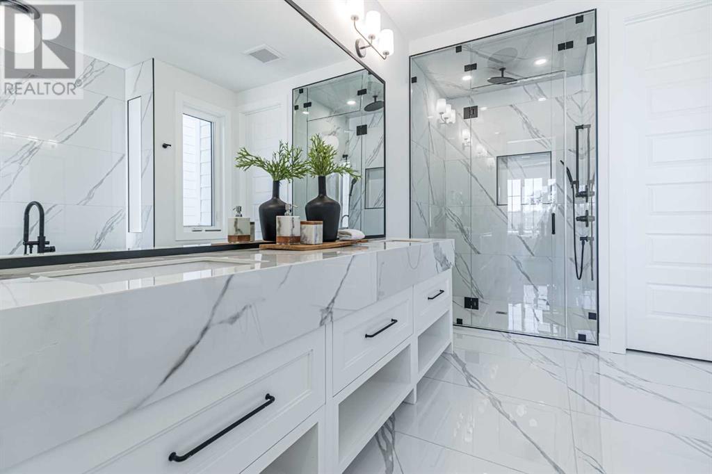 Single Family House for Sale in  Broadview Road NW West Hillhurst Calgary 
