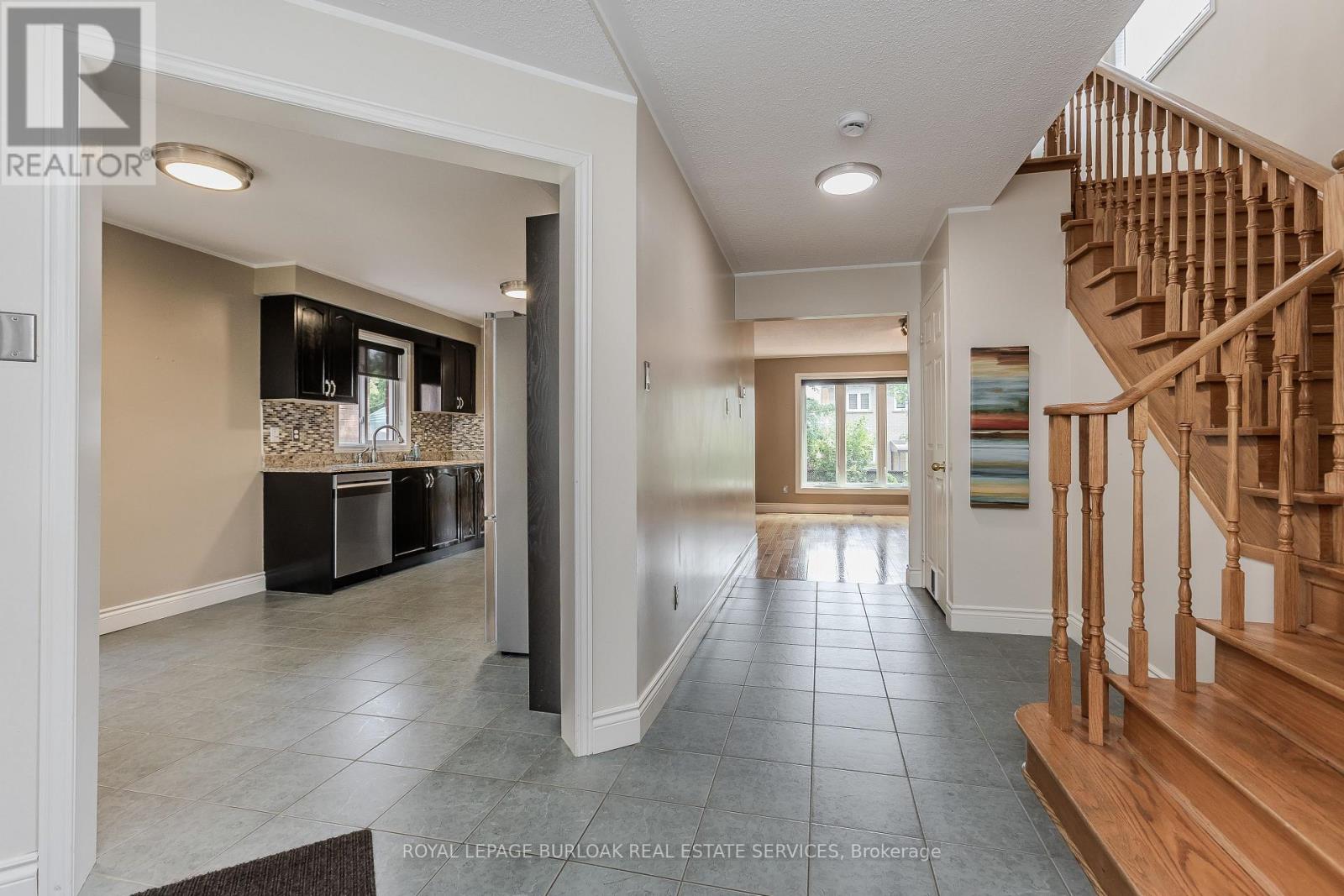 Photo 21 of 561 Phoebe Crescent, Burlington ON