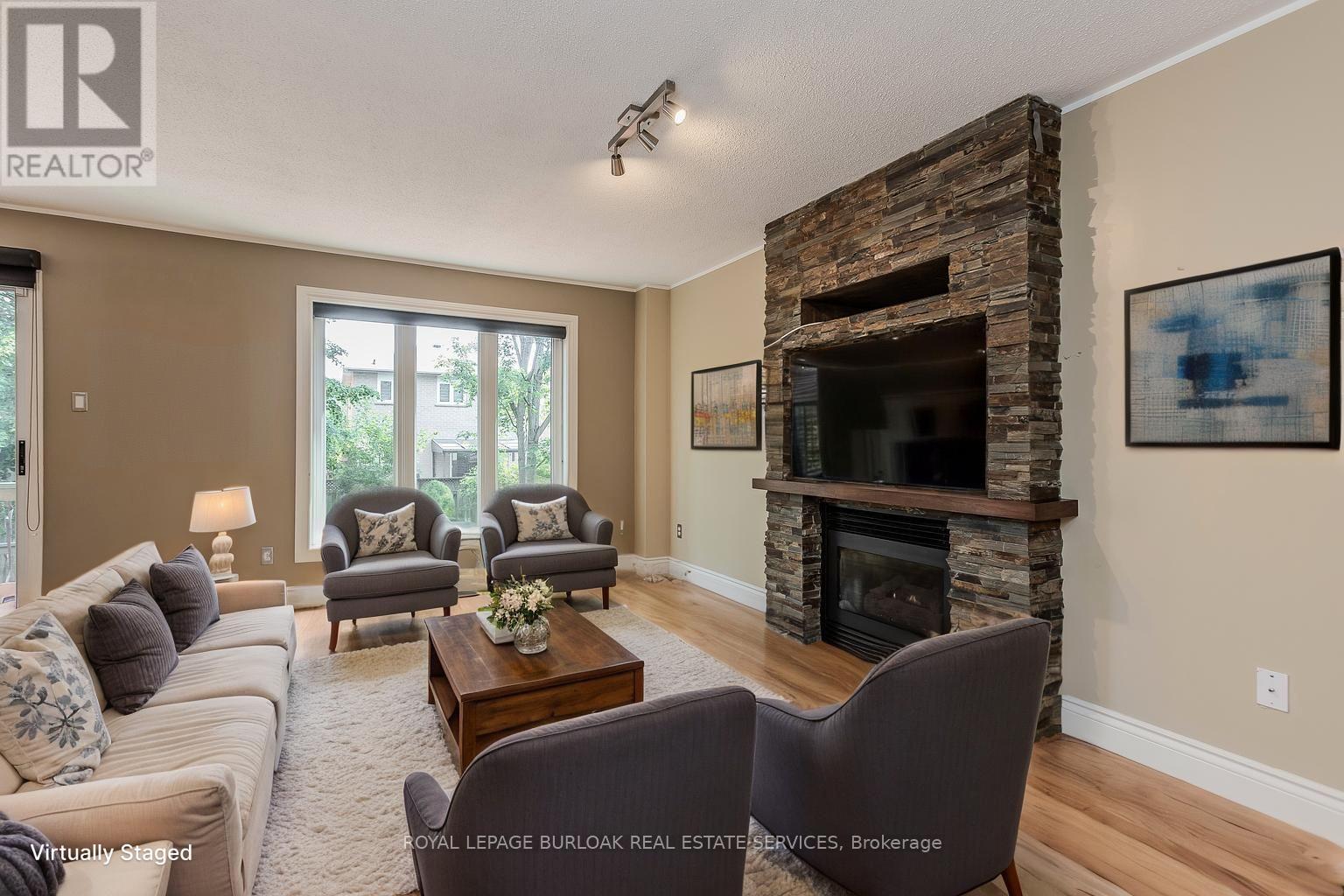 Photo 32 of 561 Phoebe Crescent, Burlington ON