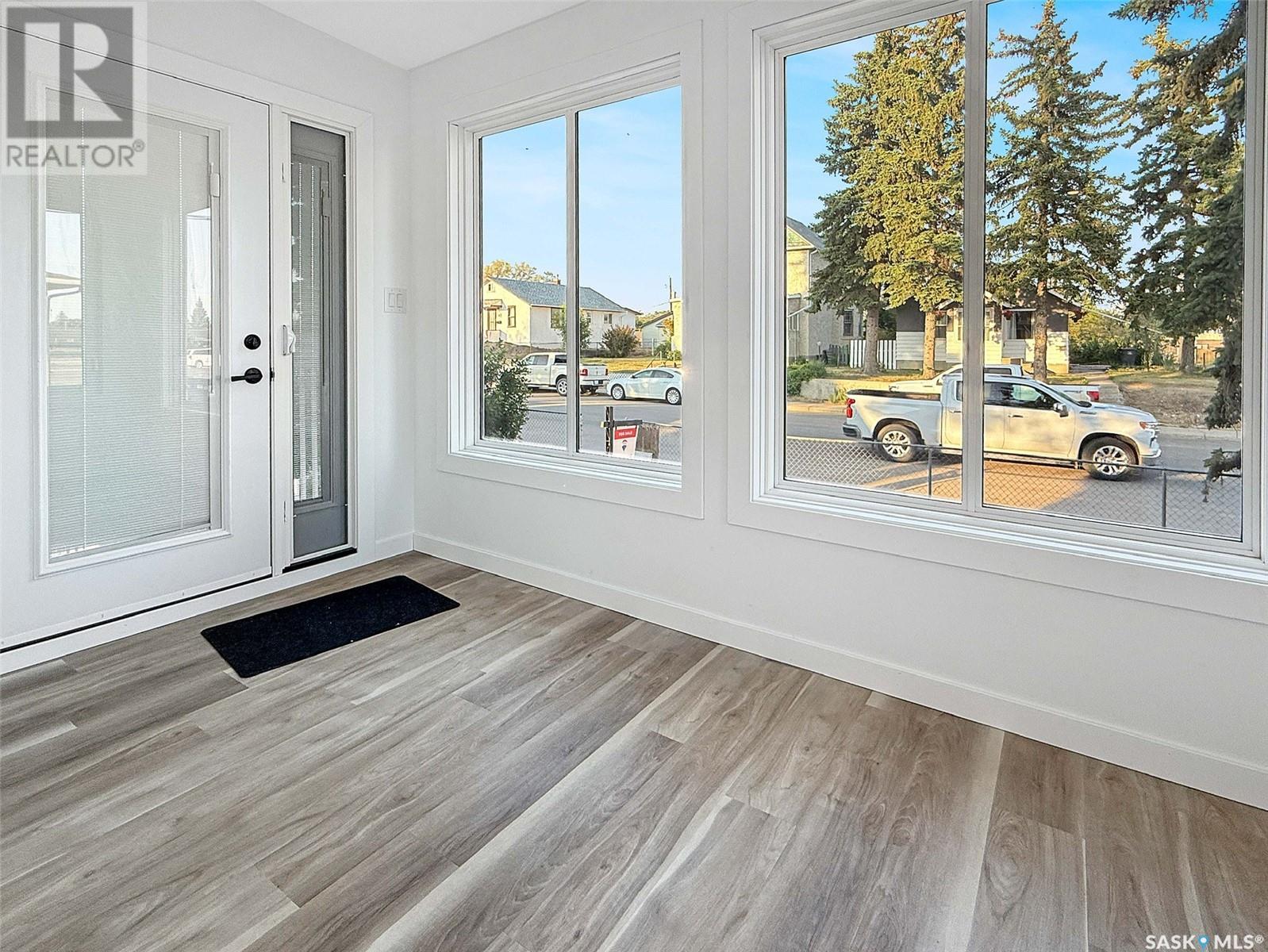 Single Family House 2 Level for Sale in  rd AVENUE NE Swift Current 