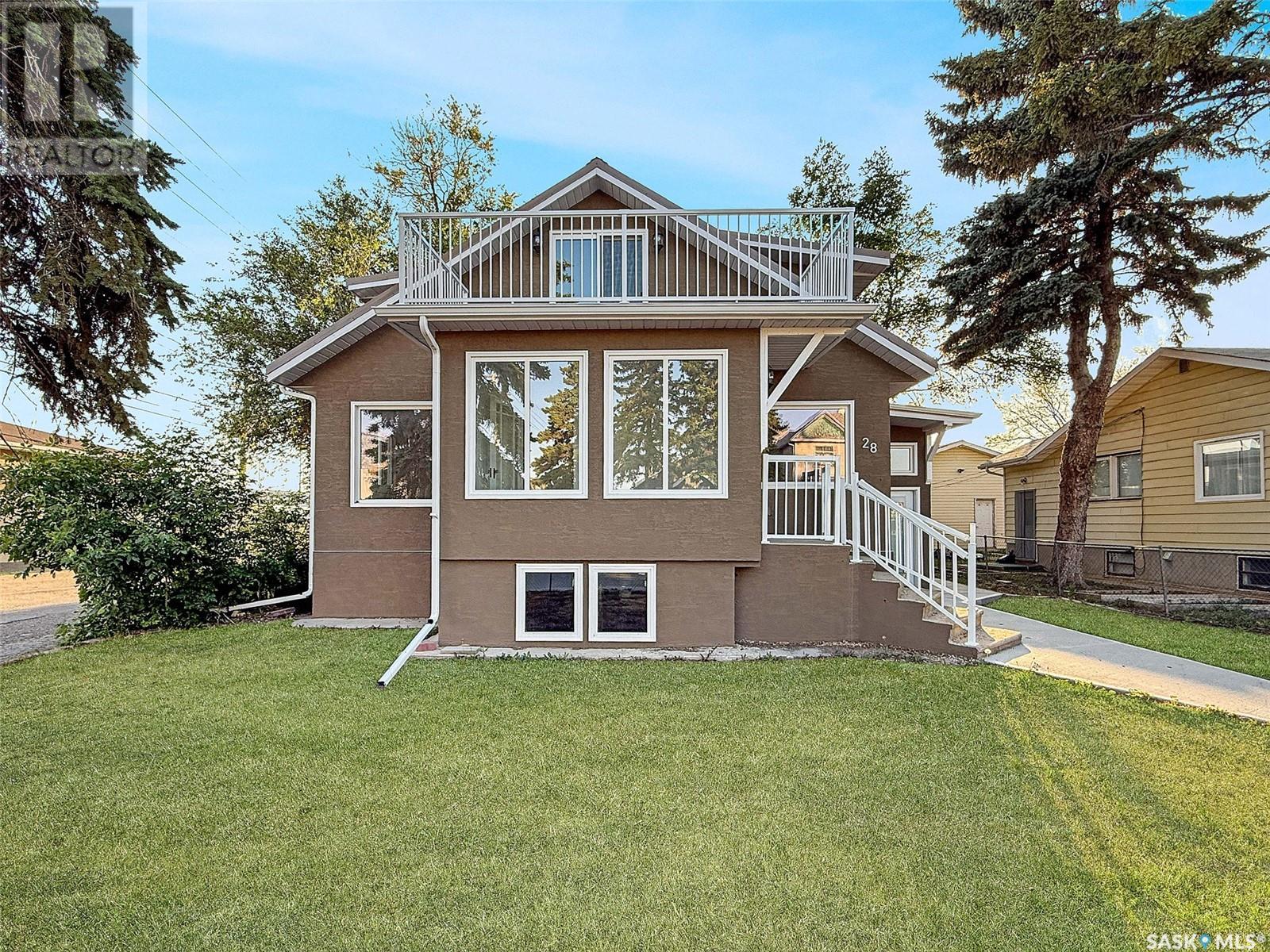 Single Family House 2 Level for Sale in  rd AVENUE NE Swift Current 
