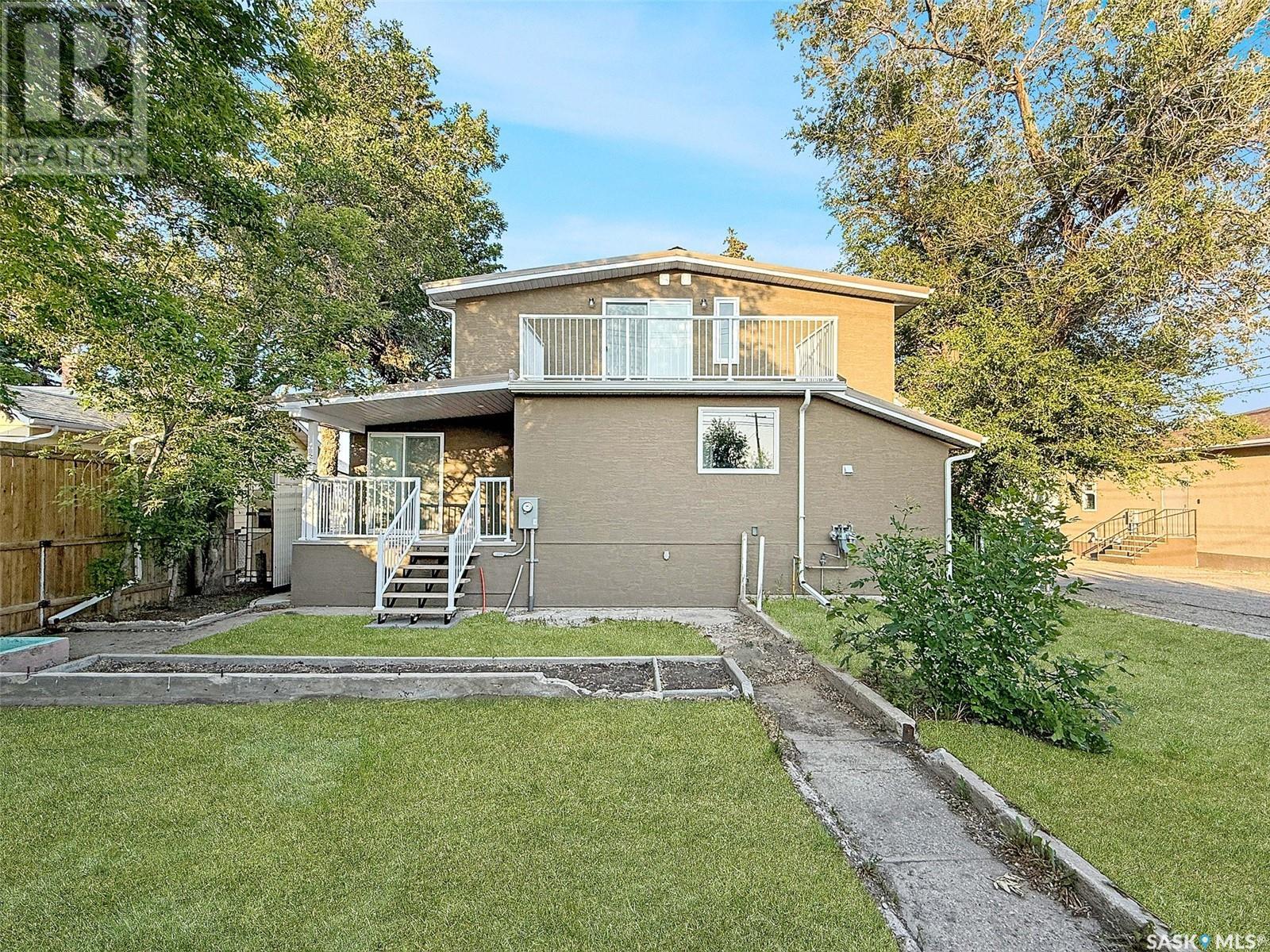 Single Family House 2 Level for Sale in  rd AVENUE NE Swift Current 