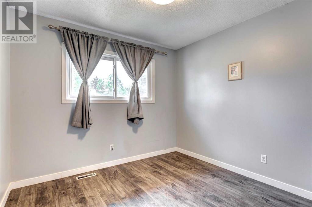 Single Family House Bi-level for Sale in  Braeside Drive SW Braeside Calgary 
