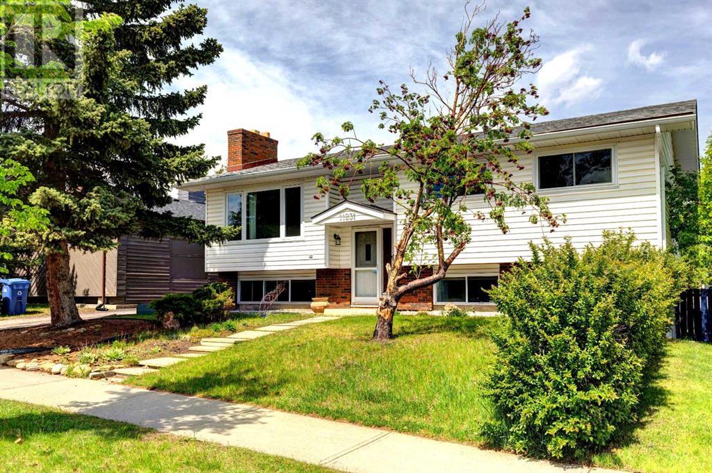 Single Family House Bi-level for Sale in  Braeside Drive SW Braeside Calgary 