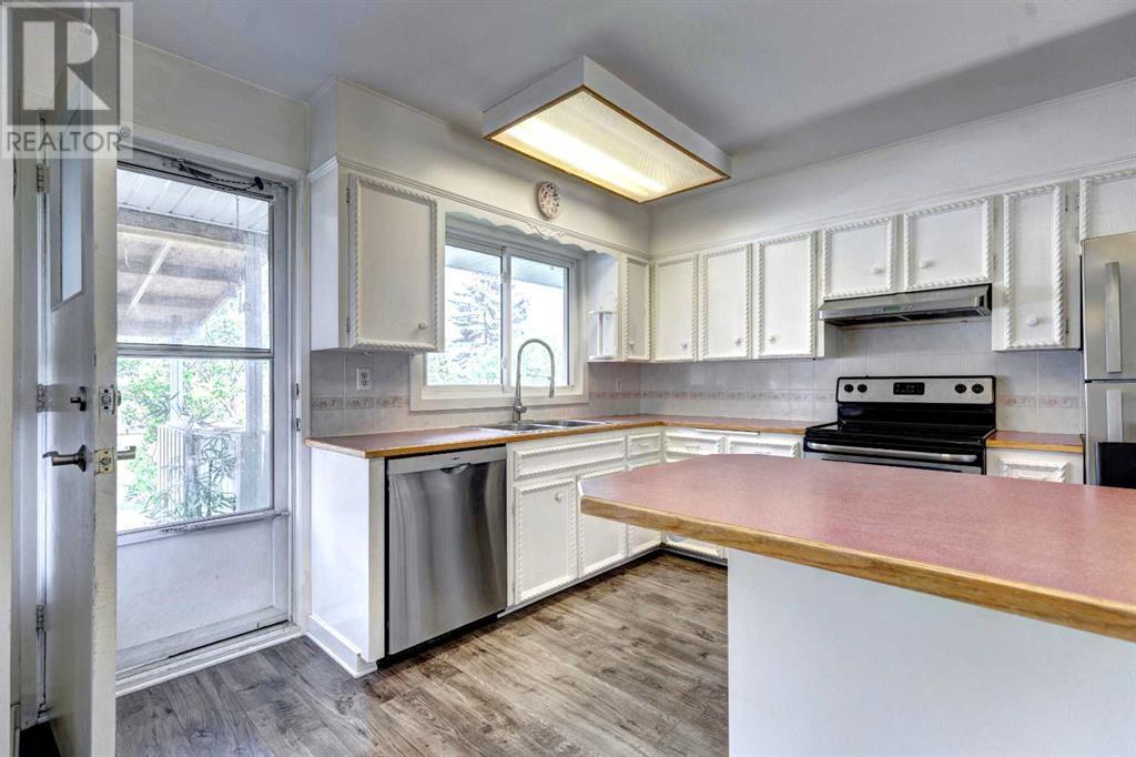 Single Family House Bi-level for Sale in  Braeside Drive SW Braeside Calgary 