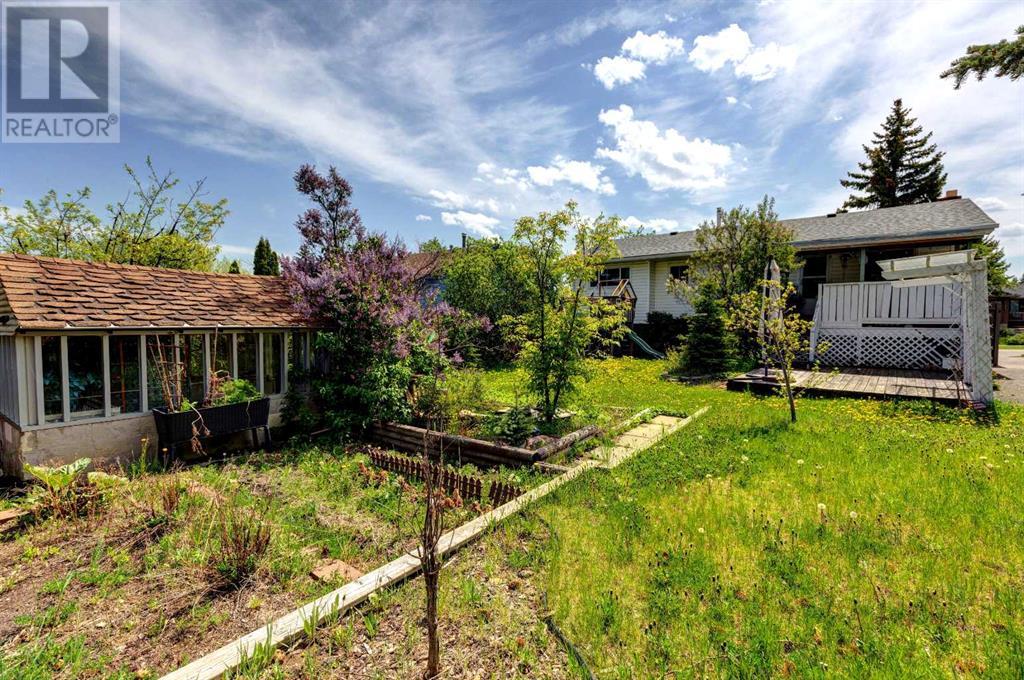Single Family House Bi-level for Sale in  Braeside Drive SW Braeside Calgary 