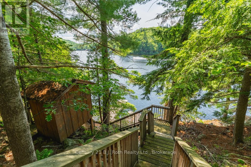 Photo 6 of 1033 Bayview Point Road, Lake Of Bays ON