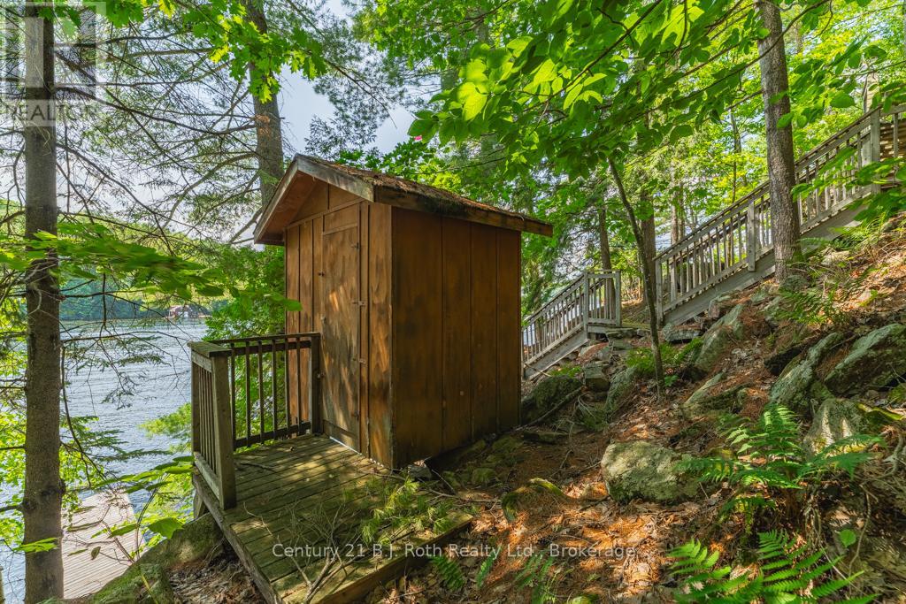 Photo 3 of 1033 Bayview Point Road, Lake Of Bays ON