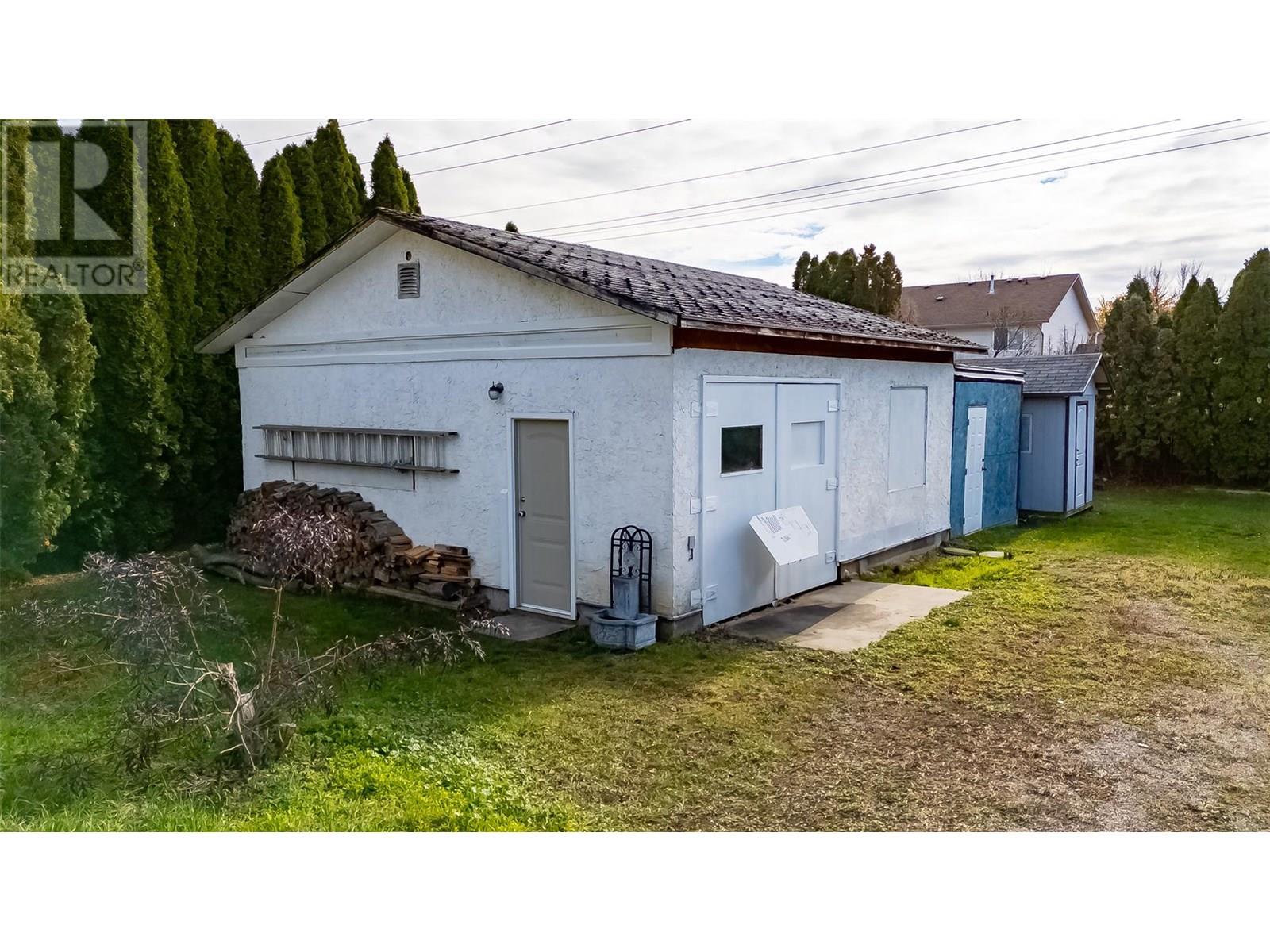  375 Edith Gay Road, Kelowna