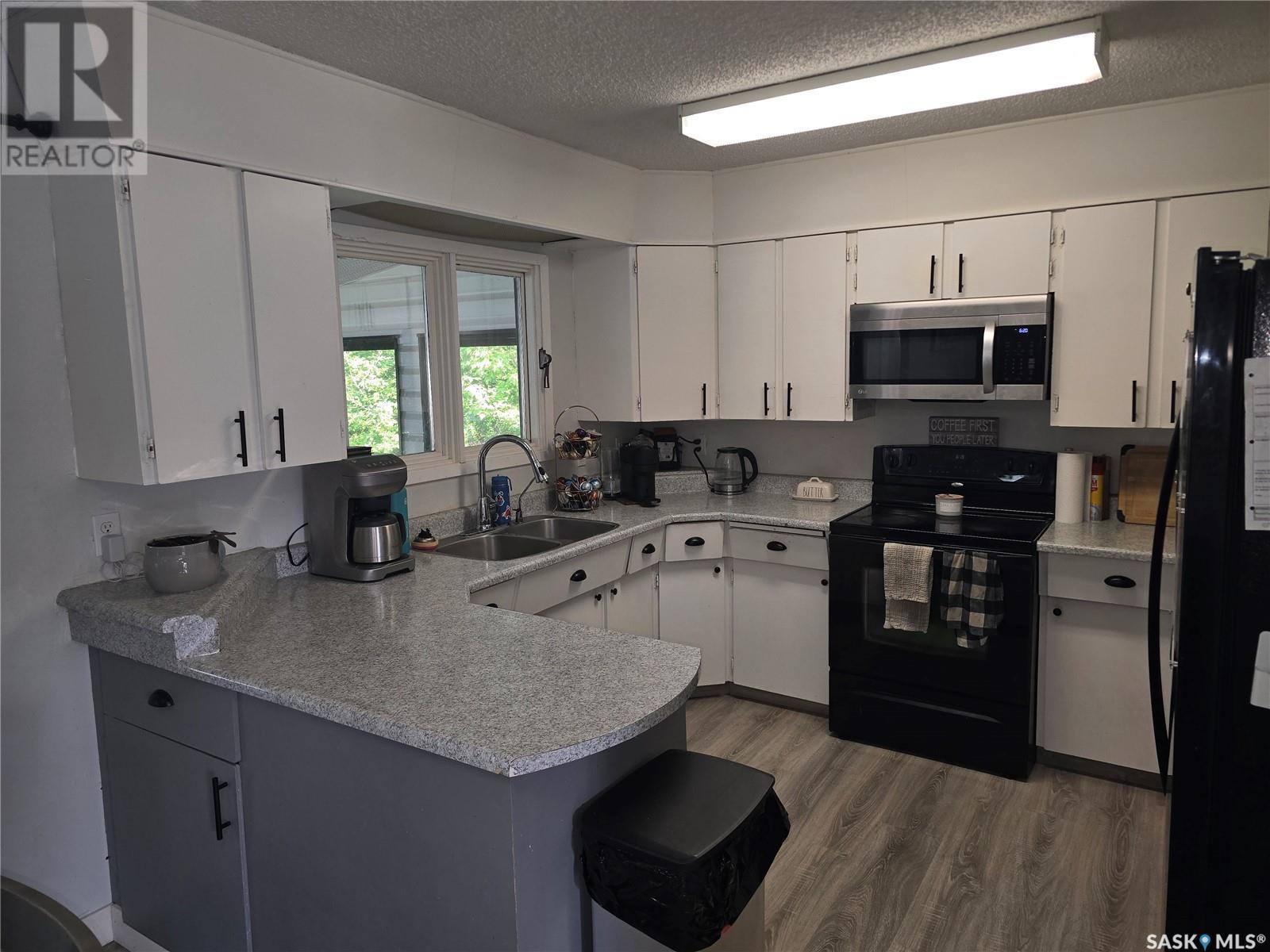Photo 7 of 212 8th Street E, Wynyard SK