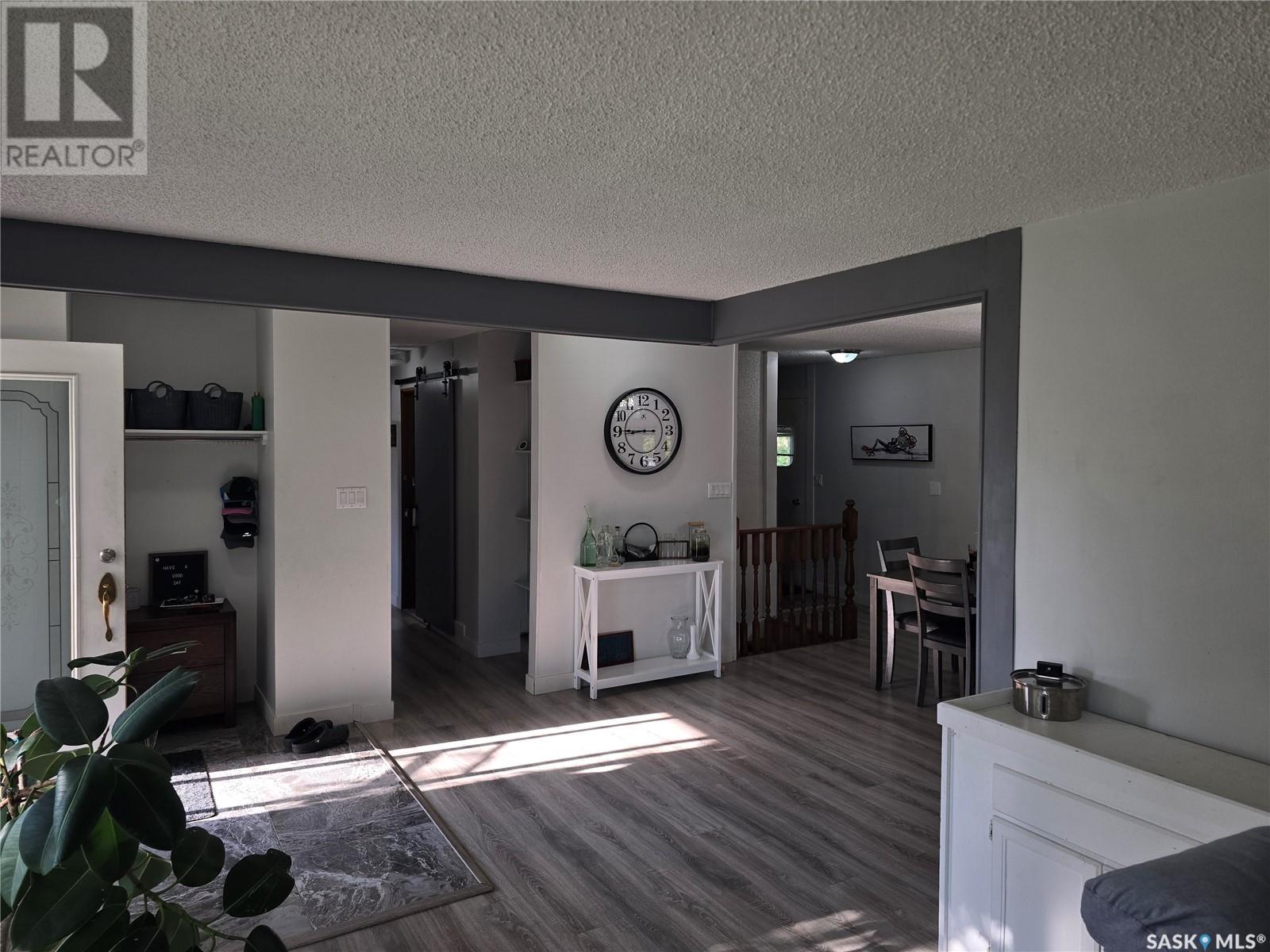 Photo 6 of 212 8th Street E, Wynyard SK