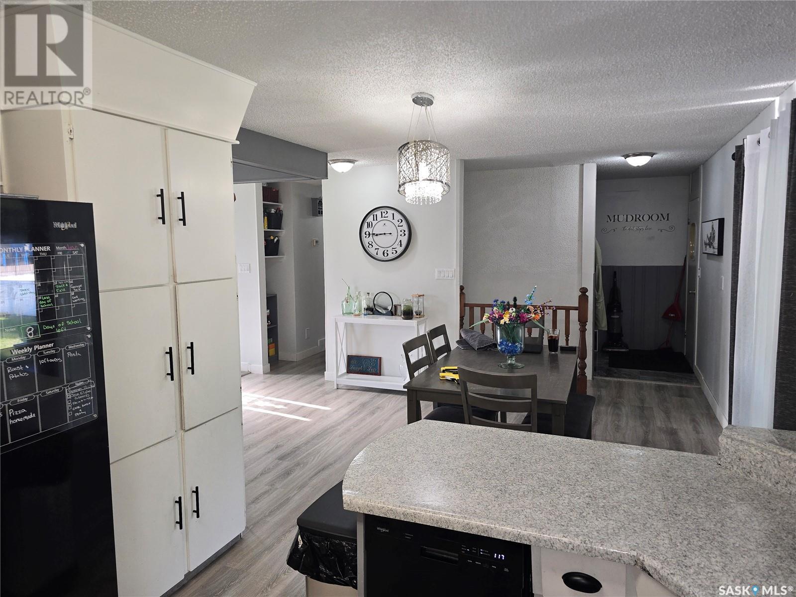Photo 9 of 212 8th Street E, Wynyard SK