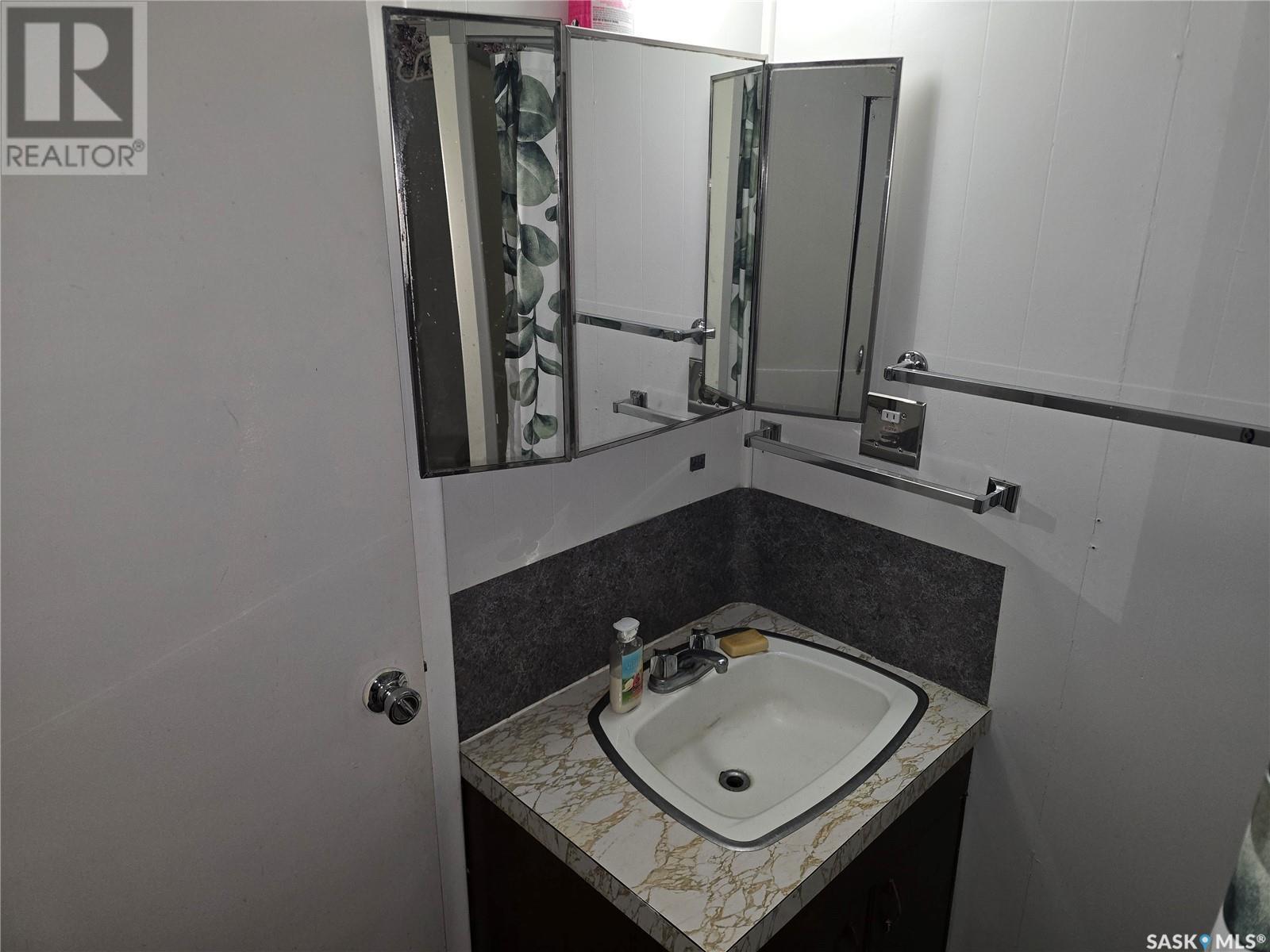 Photo 37 of 212 8th Street E, Wynyard SK