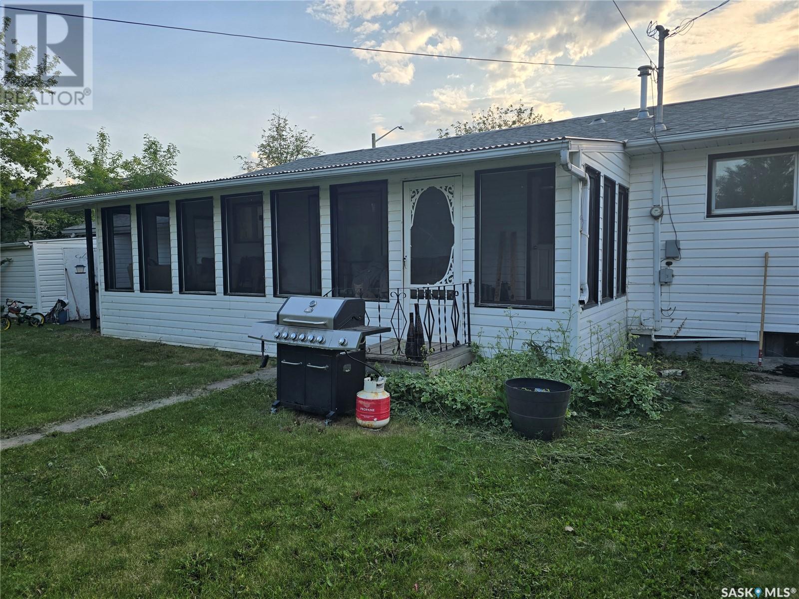 Photo 43 of 212 8th Street E, Wynyard SK