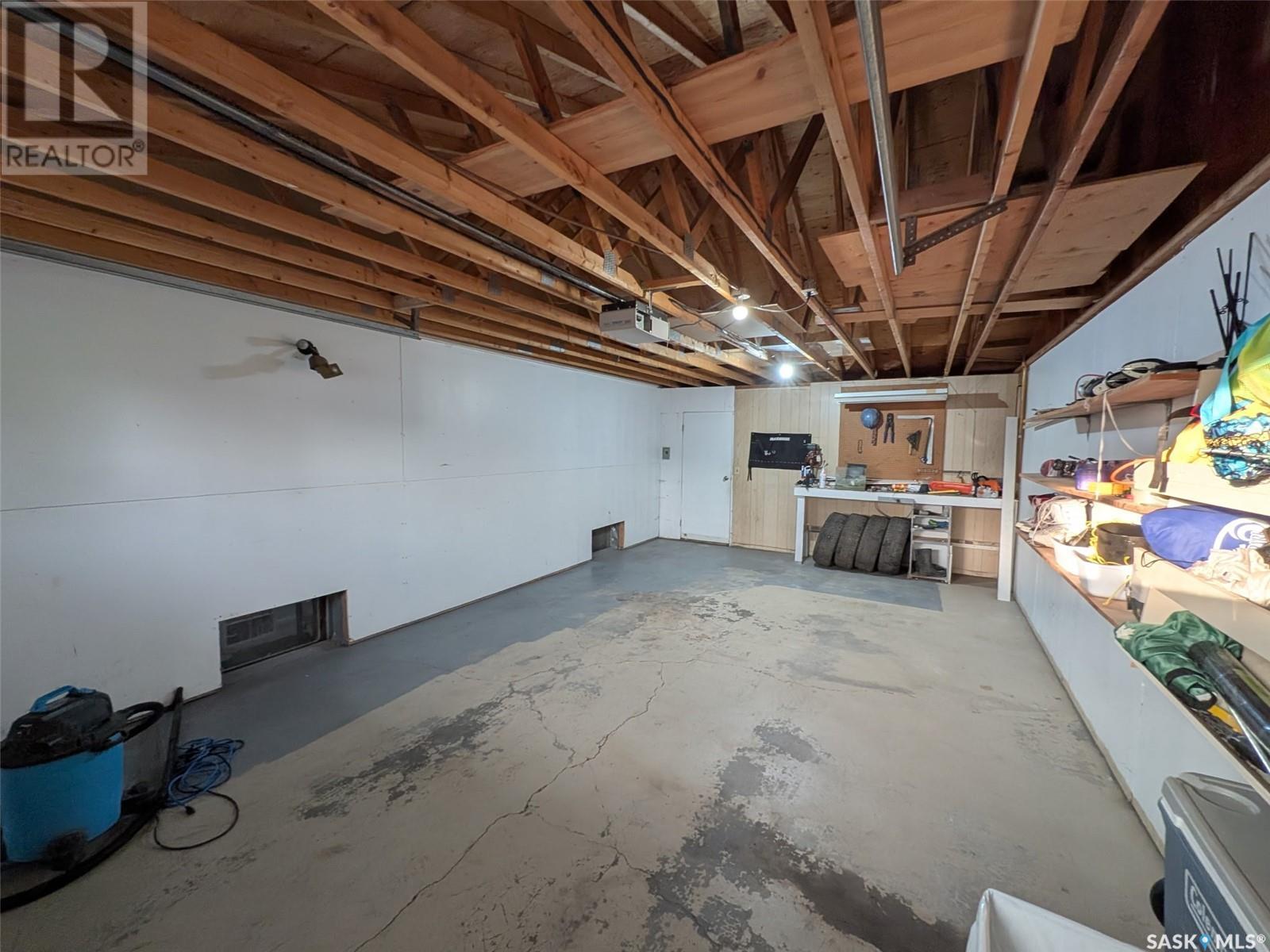 Photo 48 of 212 8th Street E, Wynyard SK